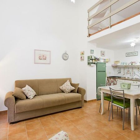 Little House Inside Capo'S Market Apartment ปาแลร์โม ภายนอก รูปภาพ