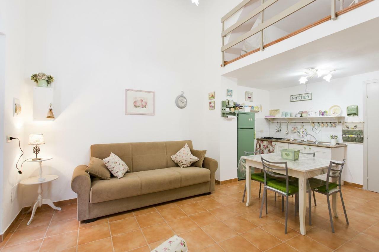 Little House Inside Capo'S Market Apartment ปาแลร์โม ภายนอก รูปภาพ