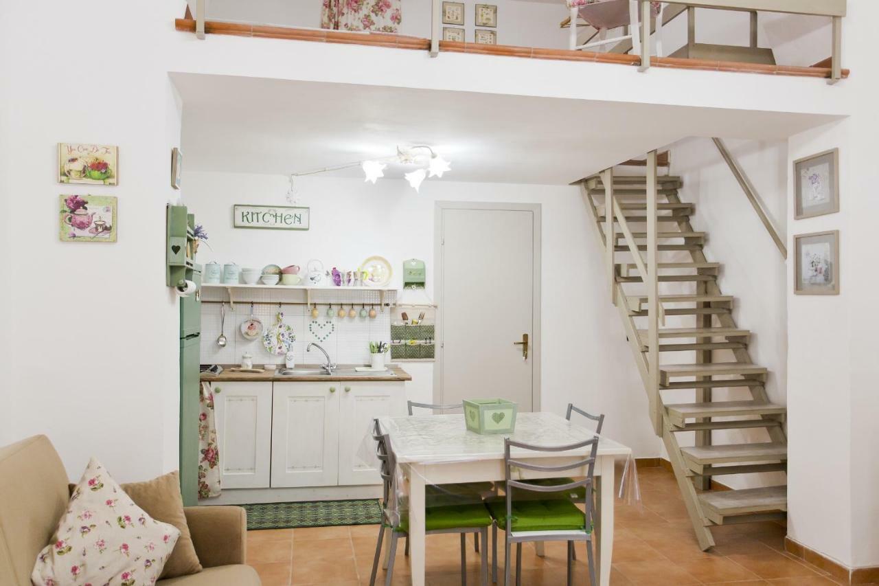 Little House Inside Capo'S Market Apartment ปาแลร์โม ภายนอก รูปภาพ