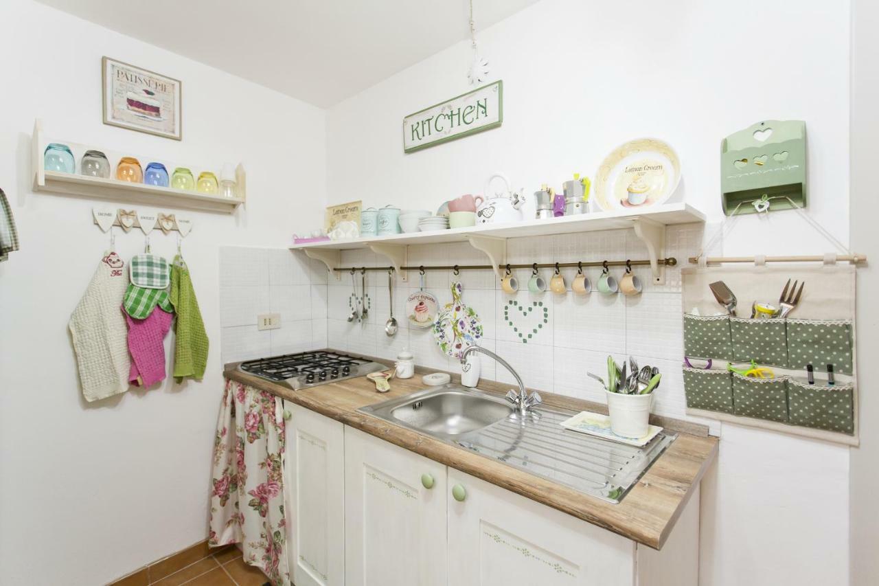 Little House Inside Capo'S Market Apartment ปาแลร์โม ภายนอก รูปภาพ