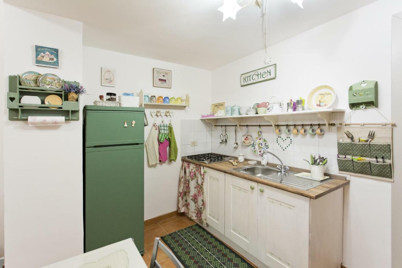 Little House Inside Capo'S Market Apartment ปาแลร์โม ภายนอก รูปภาพ