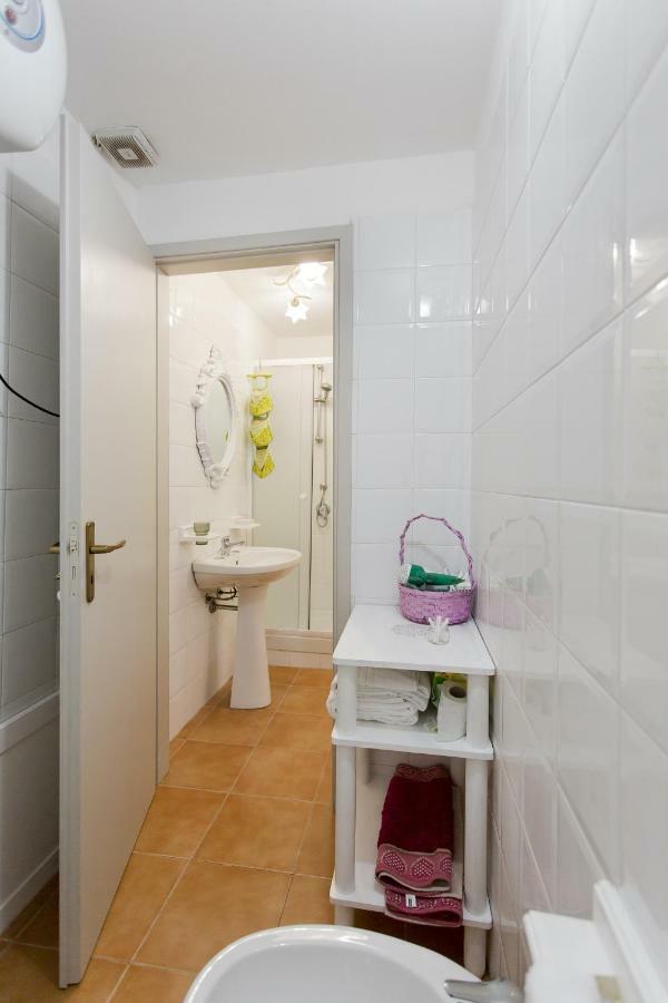 Little House Inside Capo'S Market Apartment ปาแลร์โม ภายนอก รูปภาพ